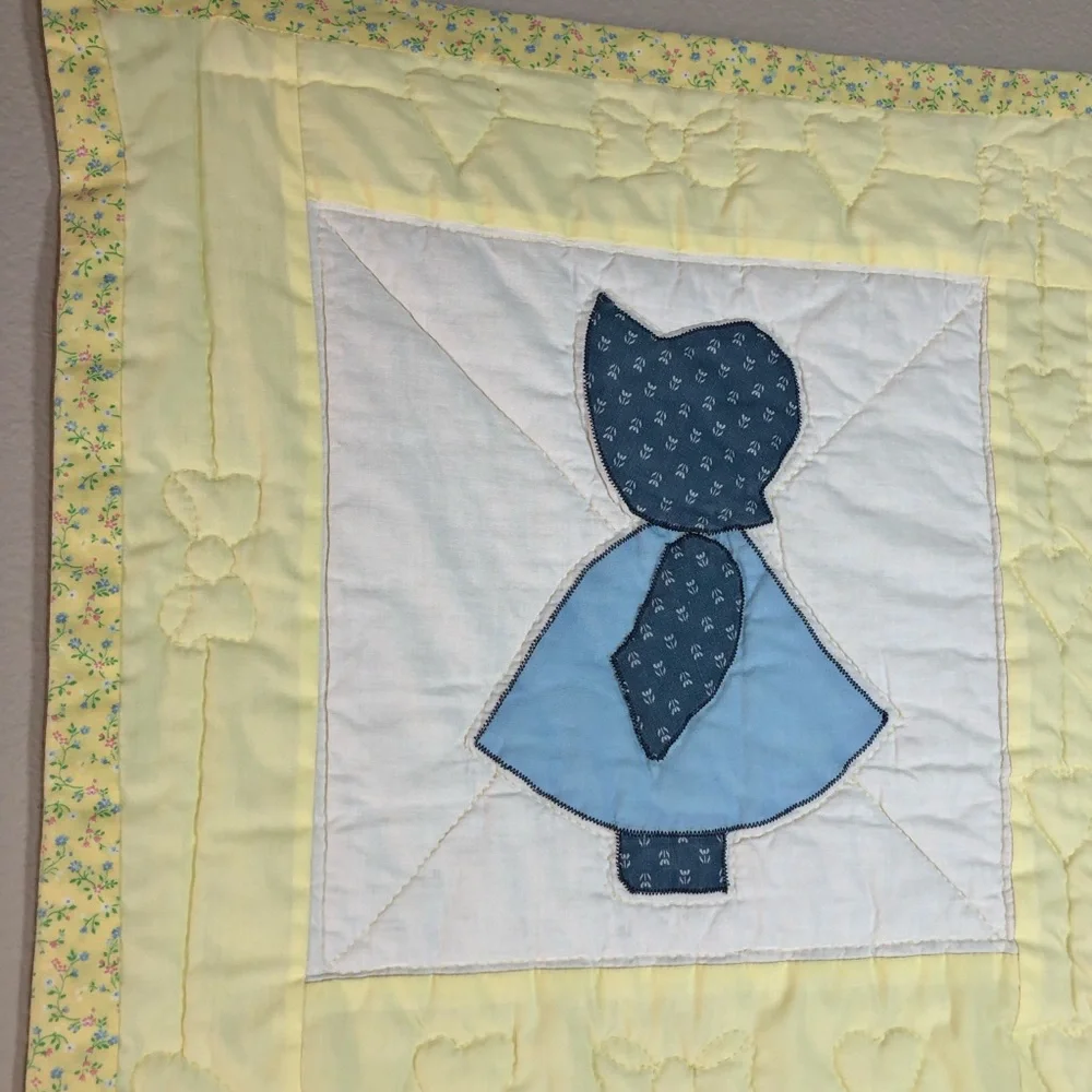 Vintage Grandma Hand‎ Made Patchwork Sunbonnet Sue & Overall Sam Cute Crib Quilt